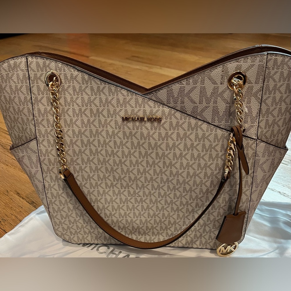 Michael Kors logo tote -Gold tone hardware.